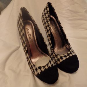 ANNE MICHELLE HEELS