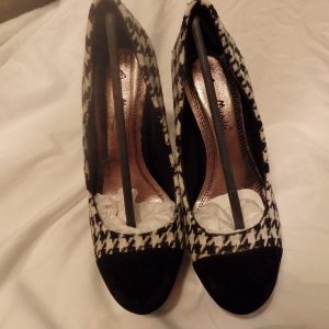 ANNE MICHELLE HEELS